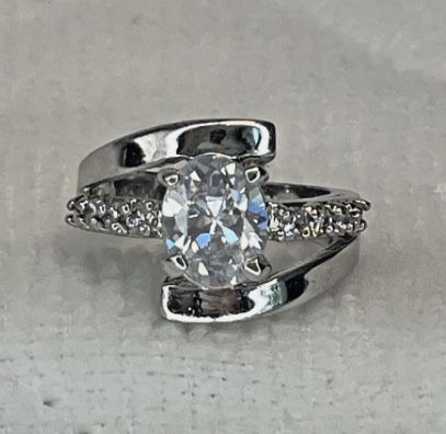 Lia Sophia “Ravish” Ring - Size 6 NWT 