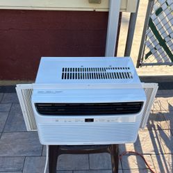 FRIDGAIRE 8000 BTU AC UNIT