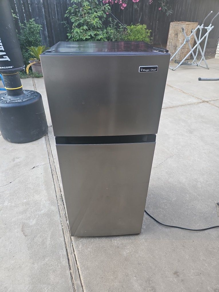 Magic Chef Mini Fridge