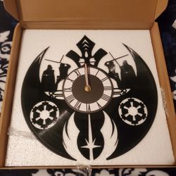 Star Wars Heroes Vs Villans Clock 12"