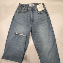 Abercrombie Curve Love High Rise 80’s Mom Jean