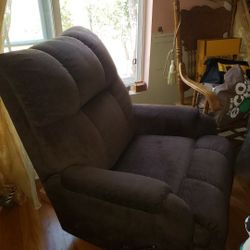 Recliner Almost New Pick Up In North Hollywood 91601