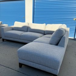 Living Spaces Sectional Couch 🛻Delivery Available🛻