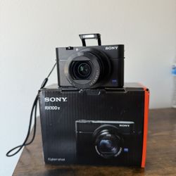 Sony RX100 M5 Camera
