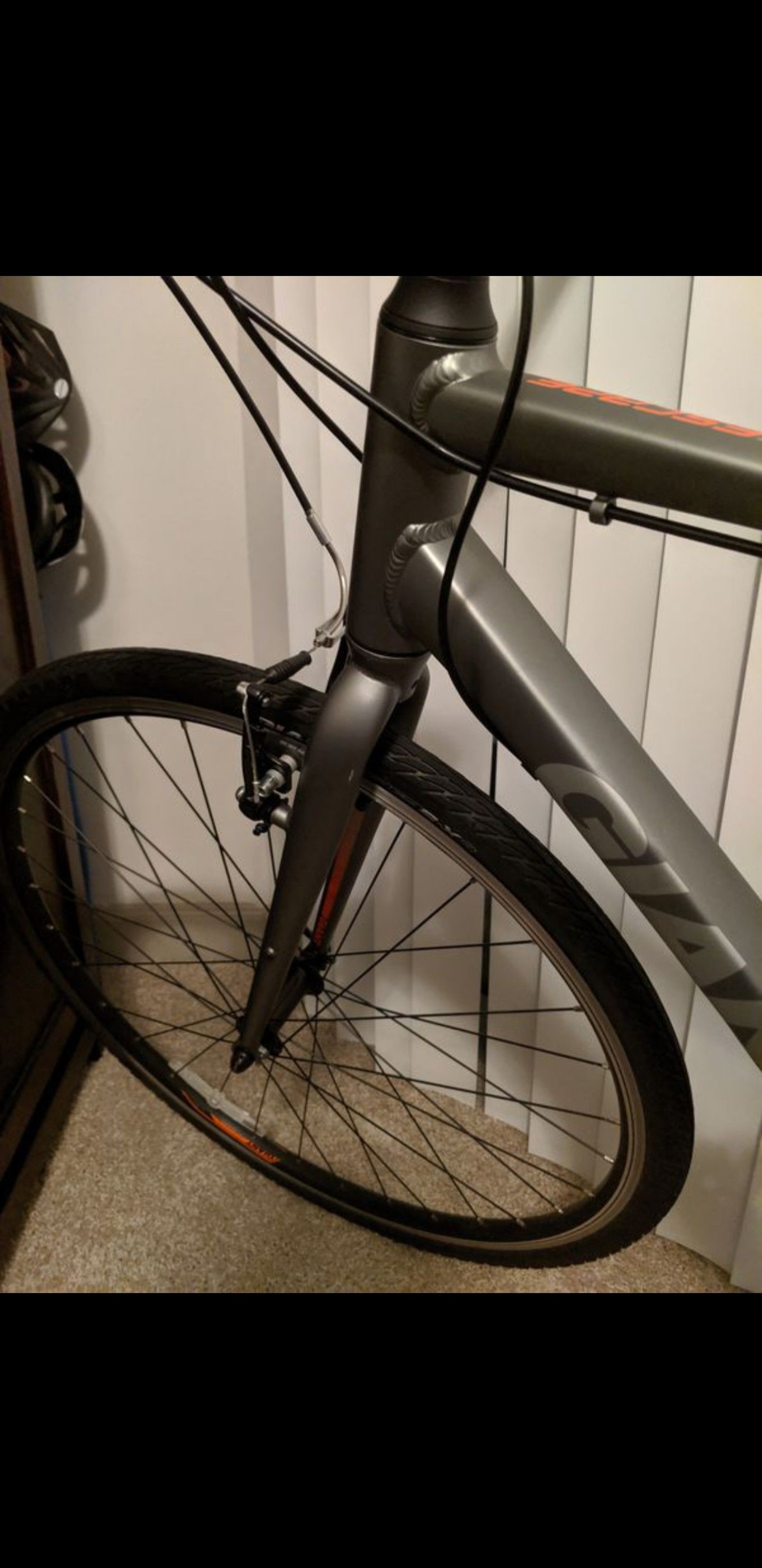 GIANT Escape Like New