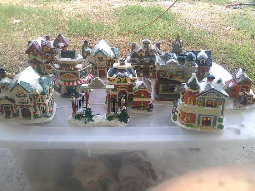 Windham Heights Cobblestone Corners 2004 Christmas Village-11 Pieces