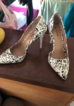 High heels size 8 only worn 2 times
