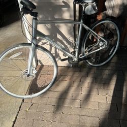 Flat-bar Road Bike