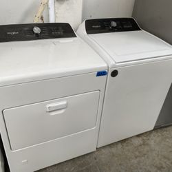 New Whirlpool Top Load Washer And Gas Dryer Set 