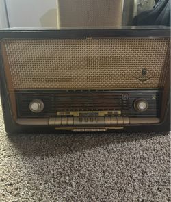 Vintage 1950s Grundig Majestic tube radio (type 5088 WE)