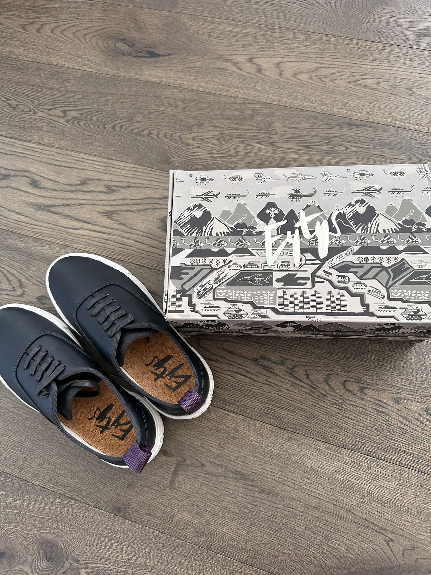 New with box) Eytys Mother leather Dark navy mens sneakers shoes (size 39)