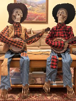 Dueling Banjo Animated/Musical LED Halloween Skeletons(Costco)