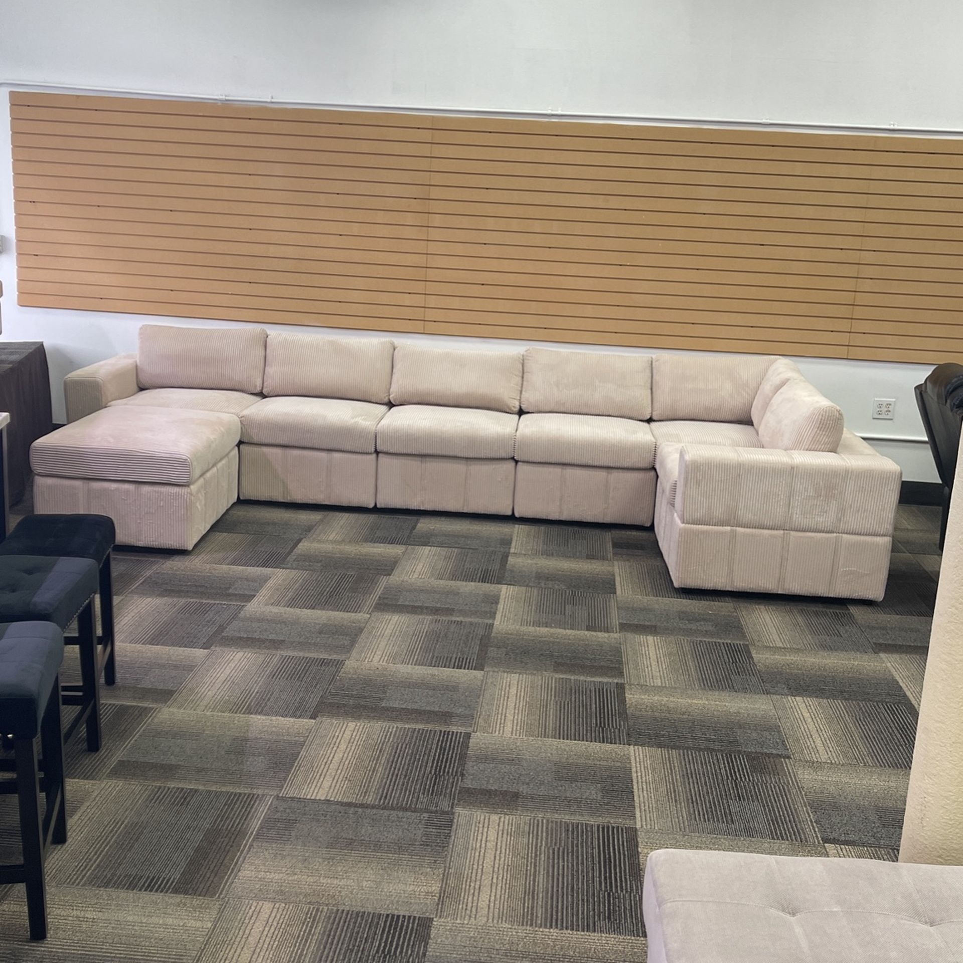 Spacious Modular Sofa Set With Ottoman