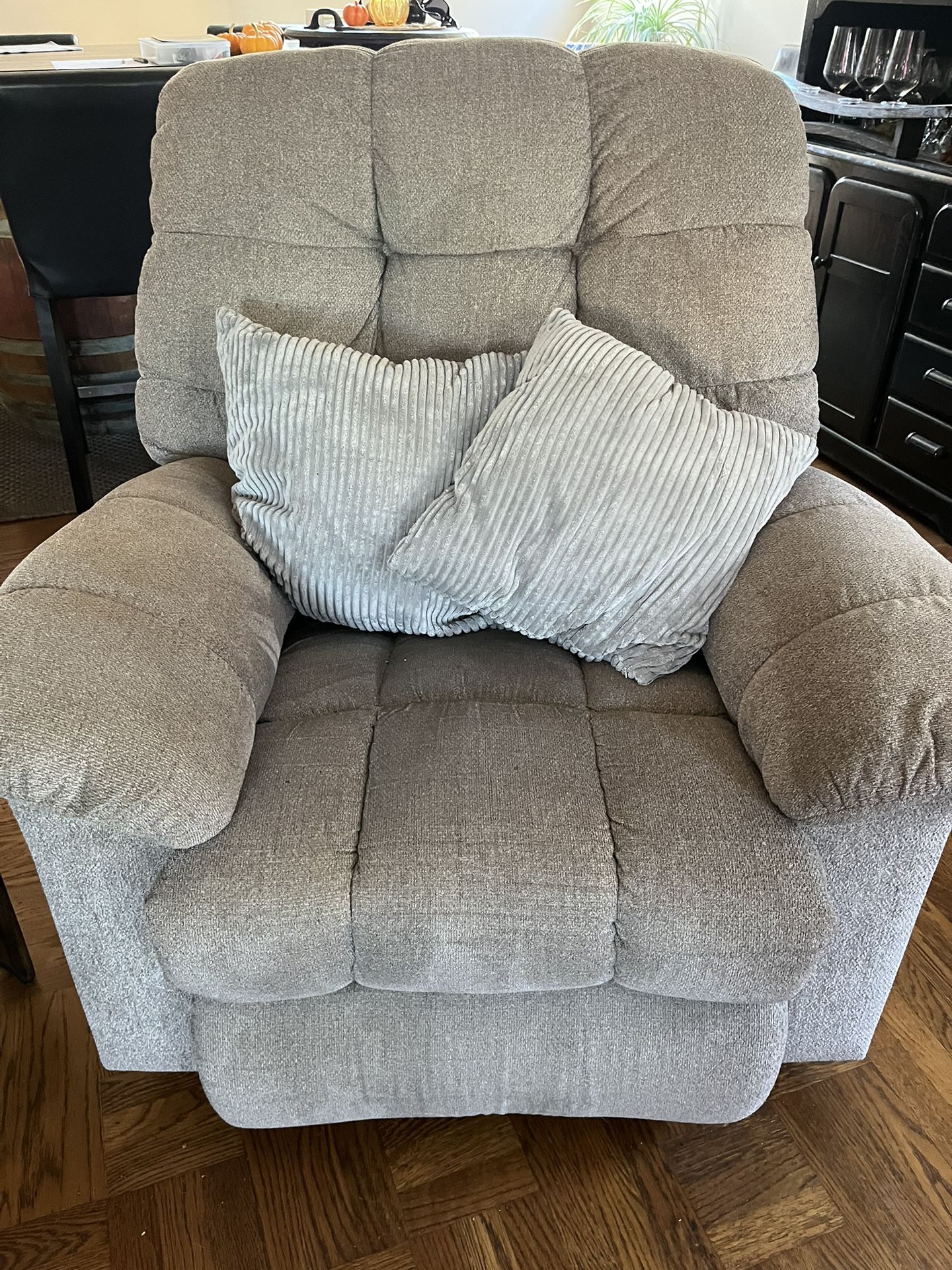 Lazy boy Comfy reclining Chairs, Great Condition