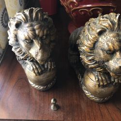 Two Lions (antiques)