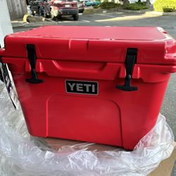 Yeti Cooler Tundra 35 Cooler - New  Red