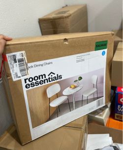 New 2 chairs 1 table