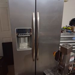 Refrigerator 