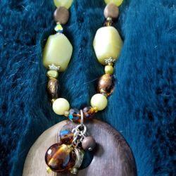 CHUNKY GREEN BEADED NECKLACE