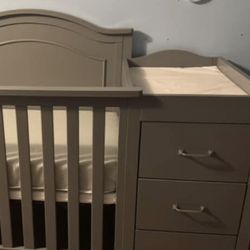 Mini Crib With Waterproof mattress