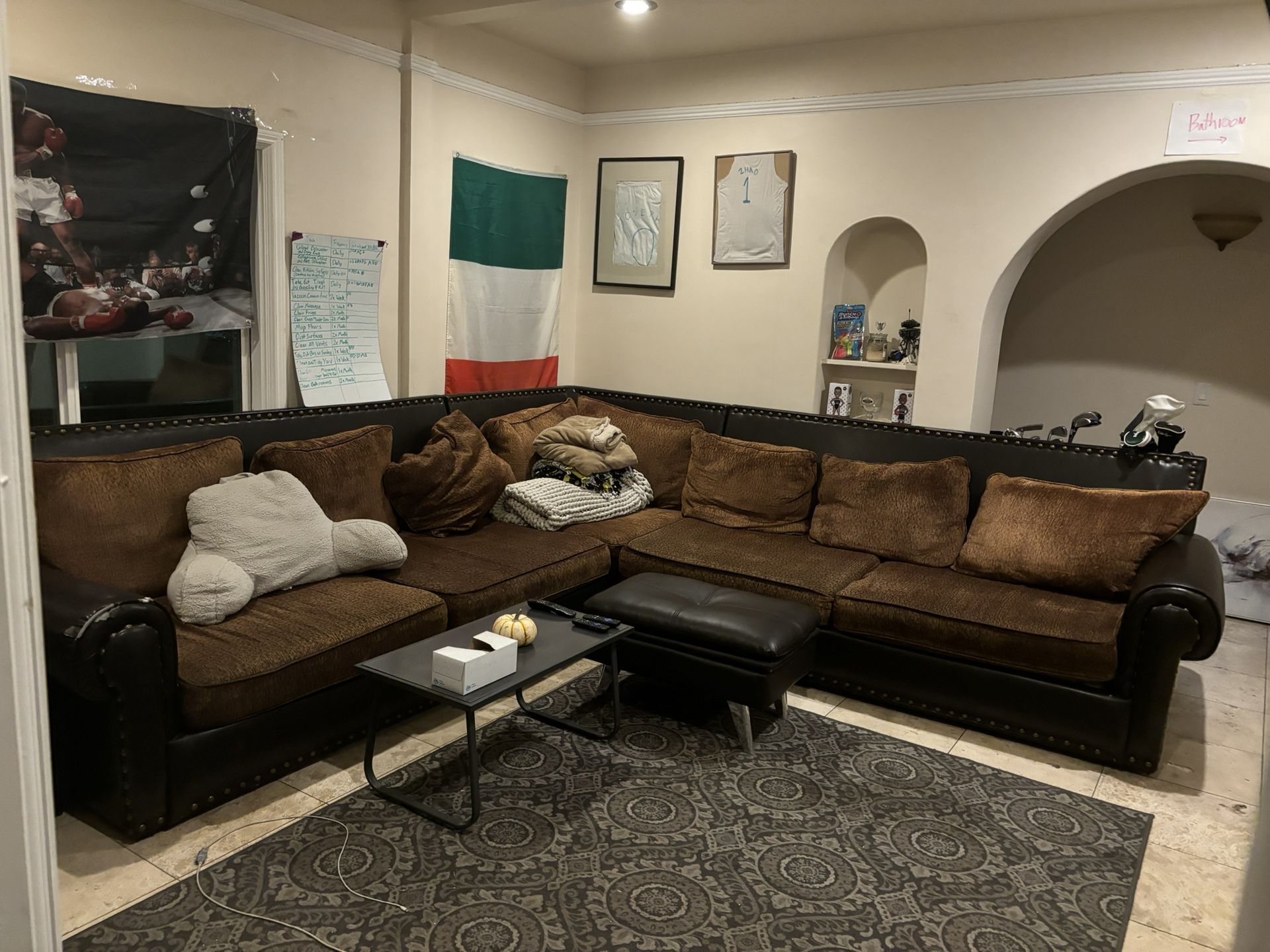 Sam Levitz Large Sectional for Sale in Tucson, AZ OfferUp