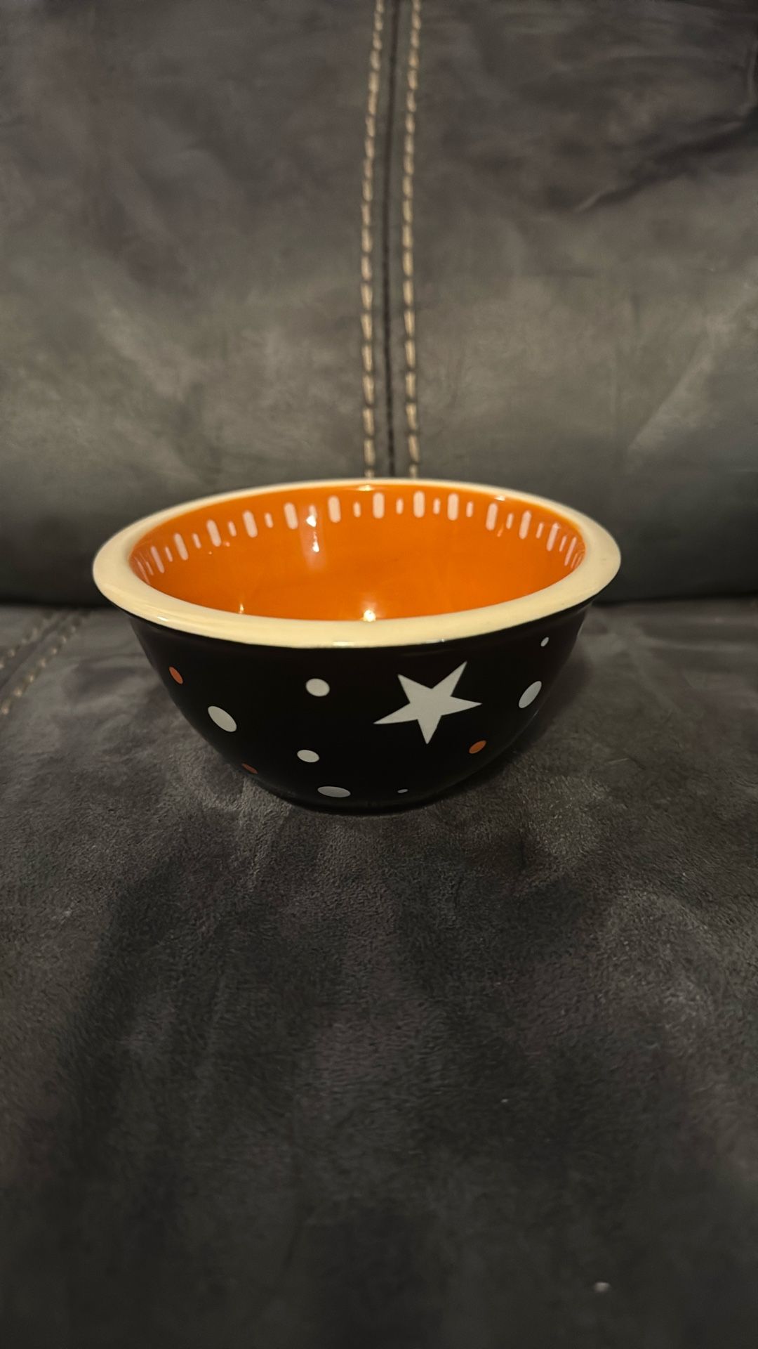 New Without Tags Small Terramoto Ceramic Black Orange White Halloween Holiday Stars Dots Bowl Dish Decoration