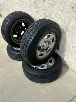 Toyota pic up tire set with  rims