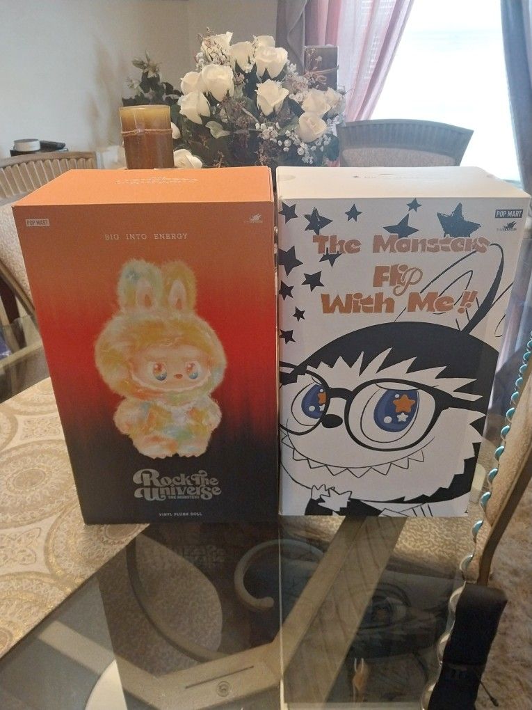 THE MONSTERS FLIP WITH ME AND ROCK THE UNIVERSE TWO HOT COLLECTABLE FOR THE HOLIDAY