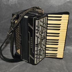ACCORDION HOHNER TANGO ii $199