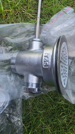 B-3950
Waste Drain Valve, Twist Handle, 3-1/2" x 2" & 1-1/2" Adapter (Replaces B-3912 & B-3916)