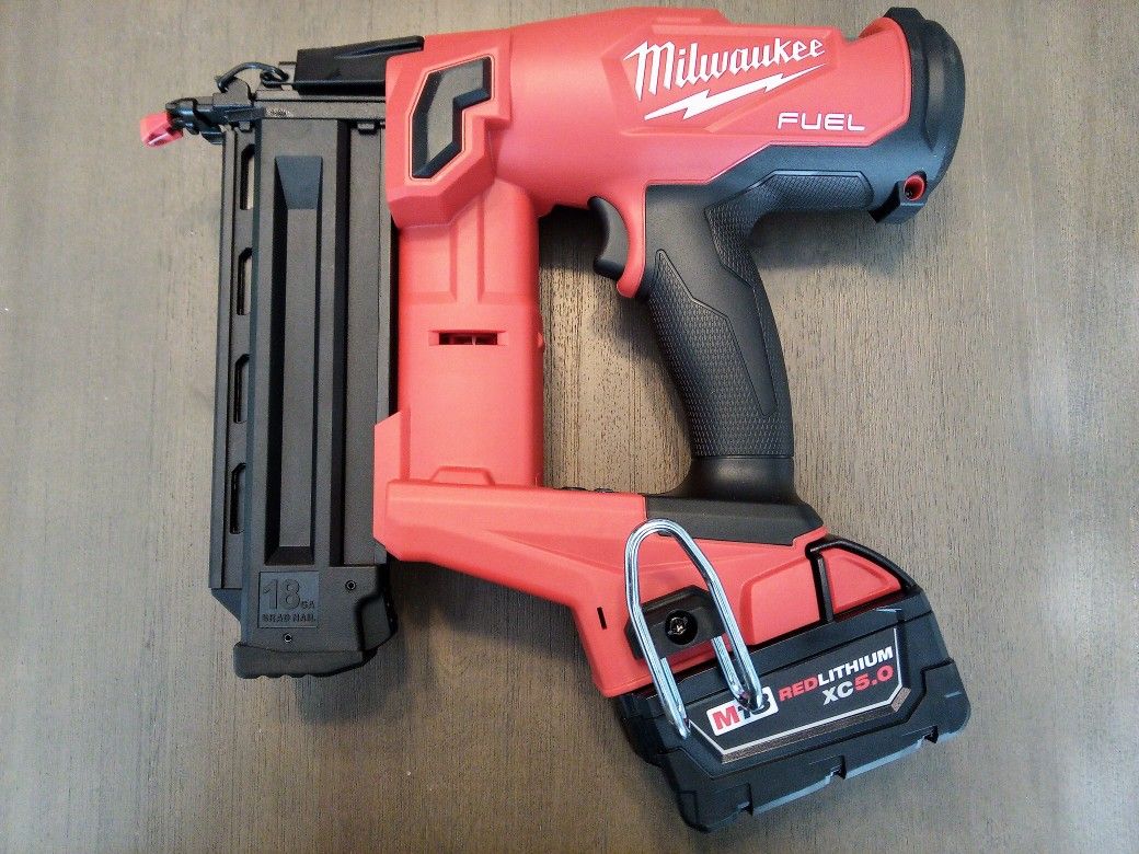 Milwaukee M18 Fuel 18 Gauge Brad Nailer & XC5.0 Battery