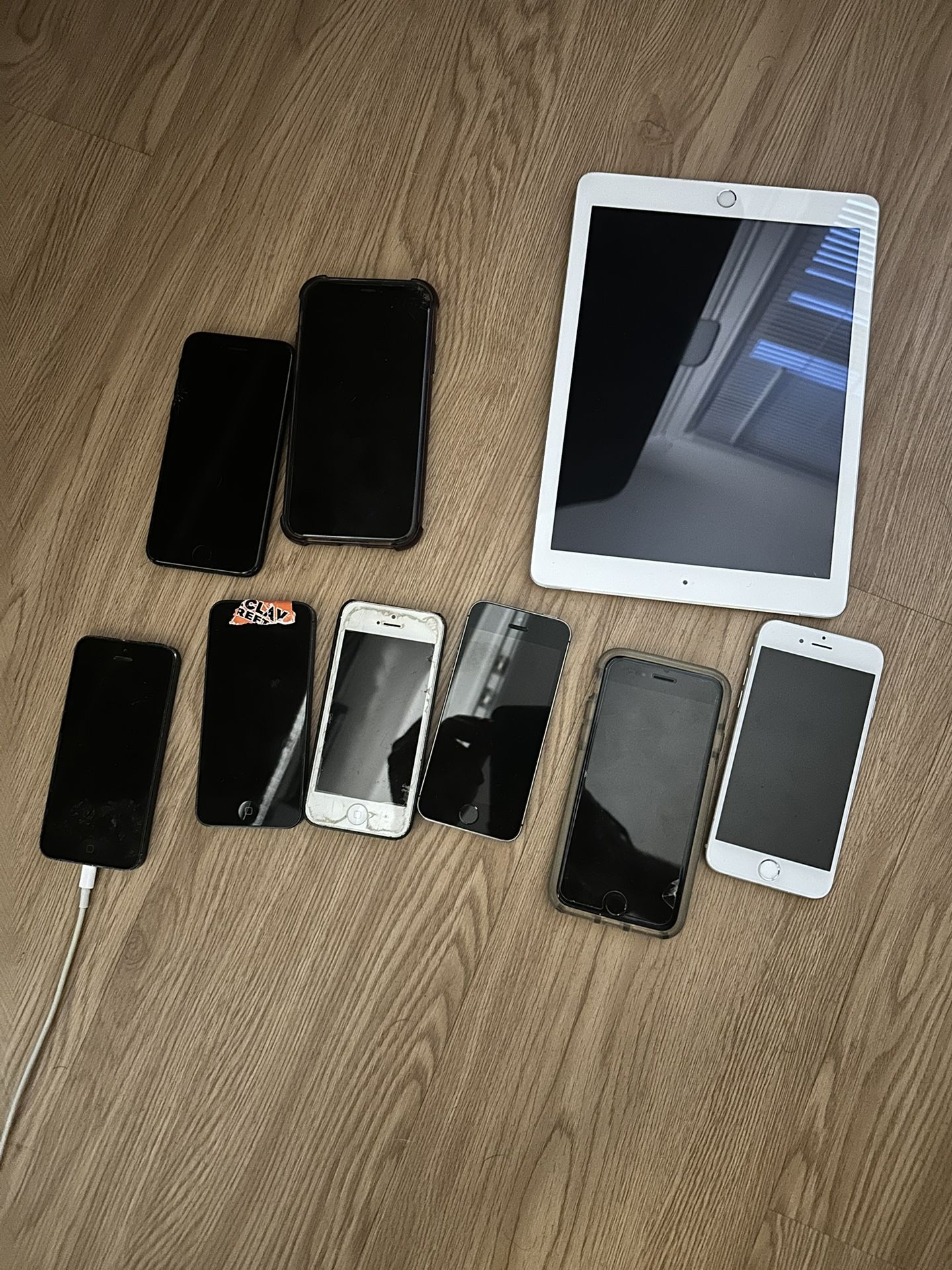 Lot Of Apple Products(phones And Ipad)