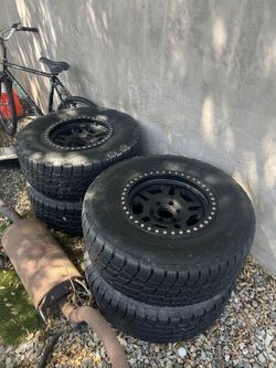 4 Beadlock Pro comp Wheels With 33” Tires Bolt Pattern: 6x135mm