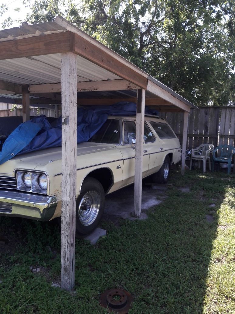 1974 Dodge Monaco Brougham Custom Wagon