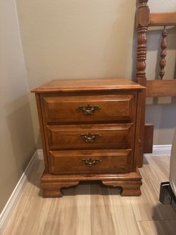Pair of Traditional Oak 3-Drawer Nightstands
