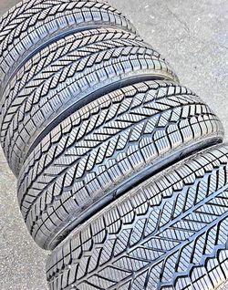 245/50/20 Bridgestone 📍📍 Vendo un set de llantas con 80% de vida las 4 📍🌟