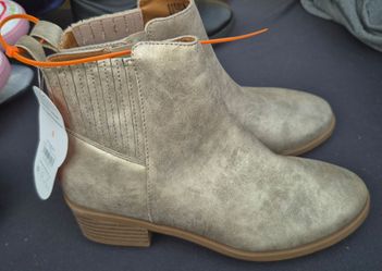 New girls boots size 3
