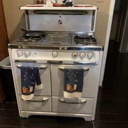 Stove Vintage 1950s Wedgewood 575.00