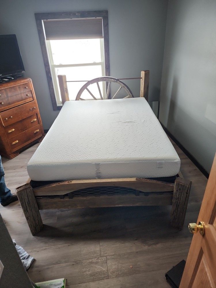 Custom Made From 1800 Wood Wagon Wheel Frame With Mattress