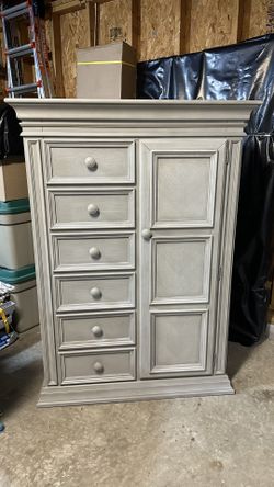 Wardrobe And Matching Nightstand !!!!!! ( $250 )
