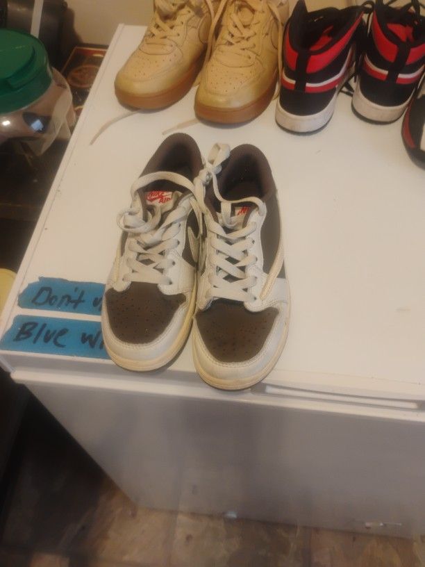 Nike size 1y