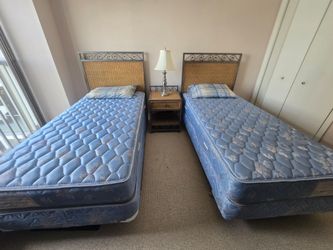 Set of twin bed set