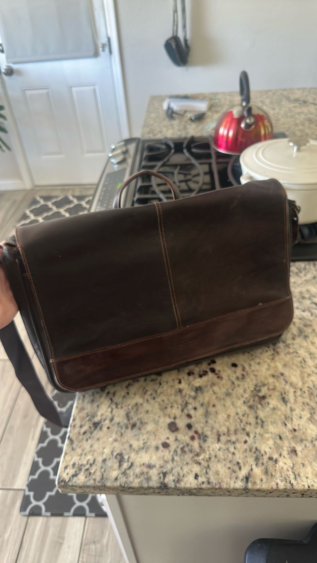 Kenneth Cole Reaction Messenger Bag