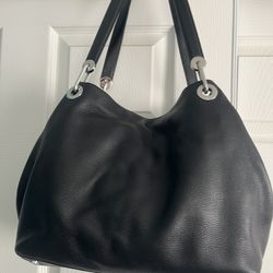 Authentic Leather Michael Kors Black Shoulder Bag Excellent Condition Like New Very Clean Too Many Pockets Inside 