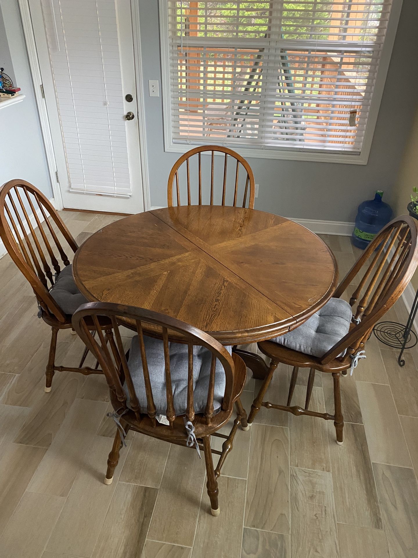 Breakfast / Dining Table With The Chairs