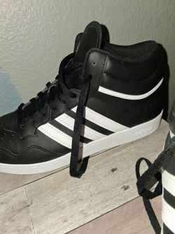Addidas mid size 11