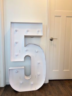 Number 5 Sign