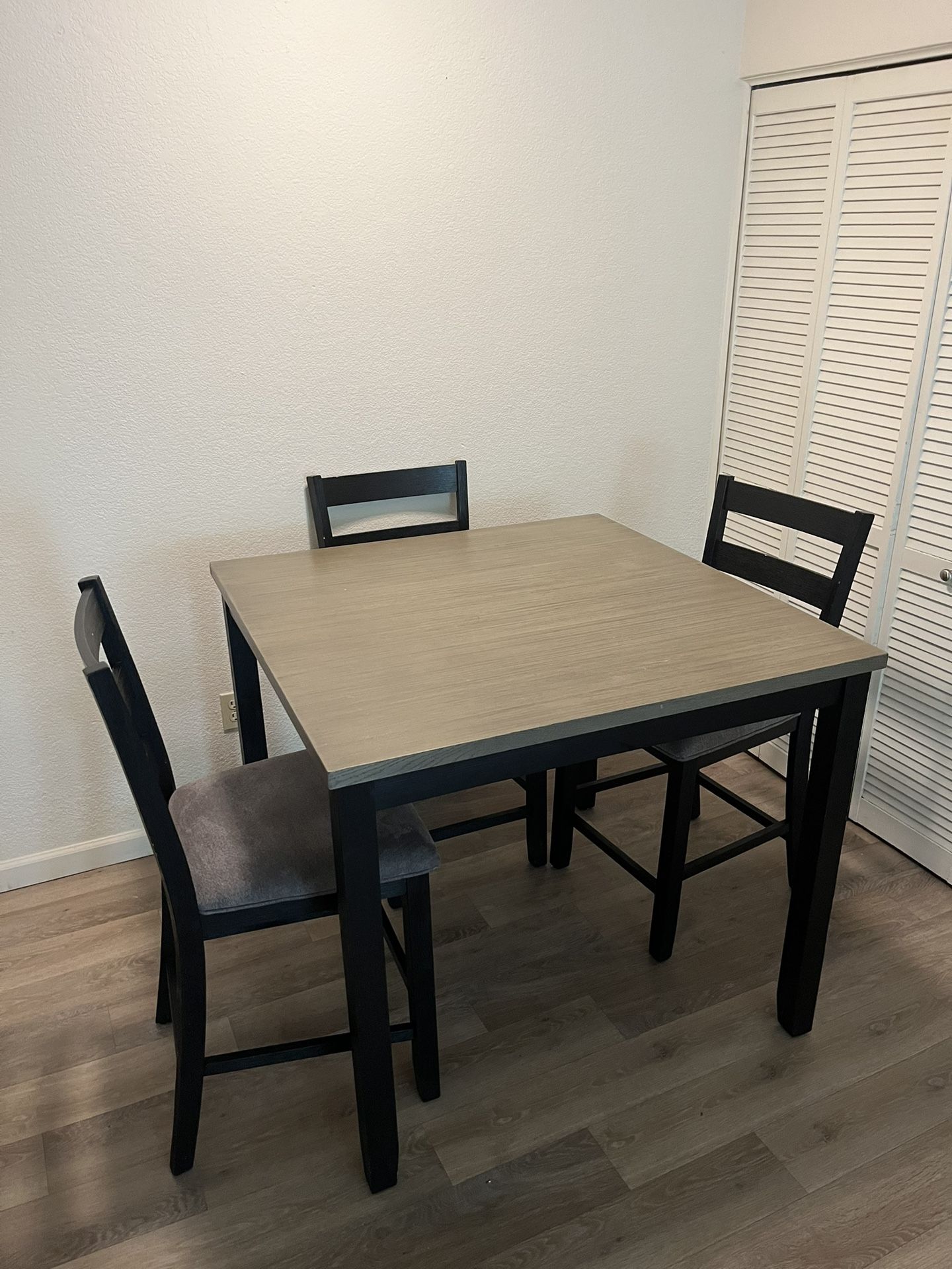 Dining Room Table With 3 Chairs