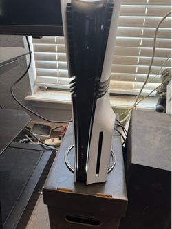 PS5 Pro w/2 controllers