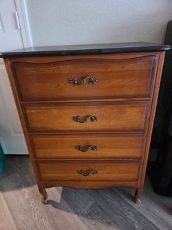 Vintage French Provincial 4-Drawer Dresser / Chest of Drawers or best offer
